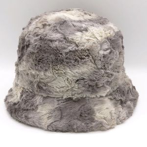 faux fur bucket hat / storets